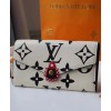 Louis Vuitton LV Crafty Sarah Wallet M69514 Cream