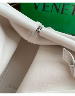 Bottega Veneta Point 658476 Cream