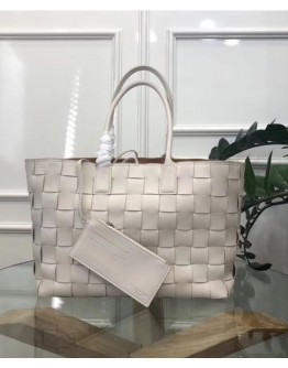 Bottega Veneta Horizontal tote in an orthogonal maxi weave 576828 Cream